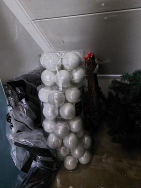 Witte kerstballen