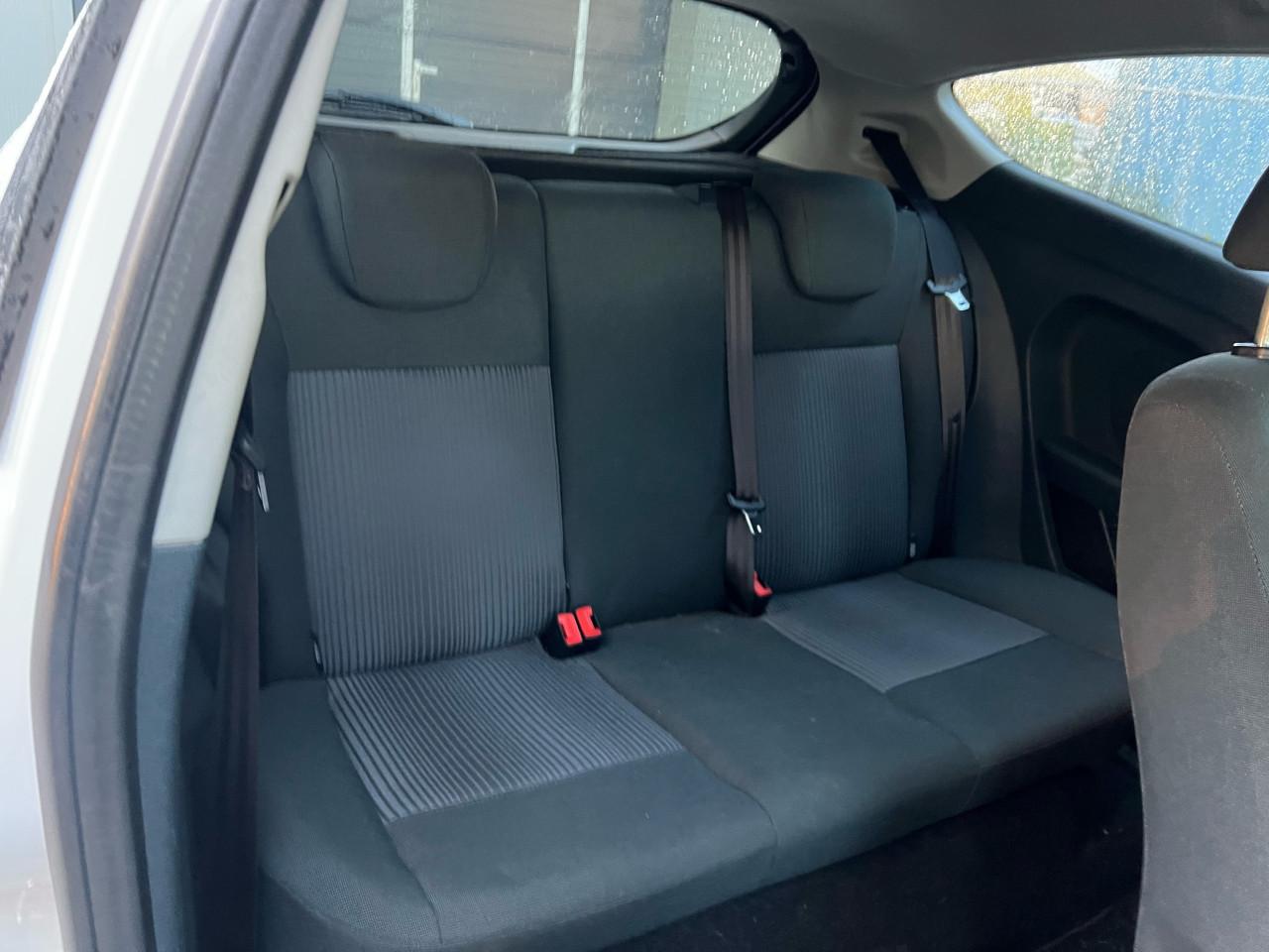 Ford Fiesta 1.4 Trend Black on white Jaar Apk