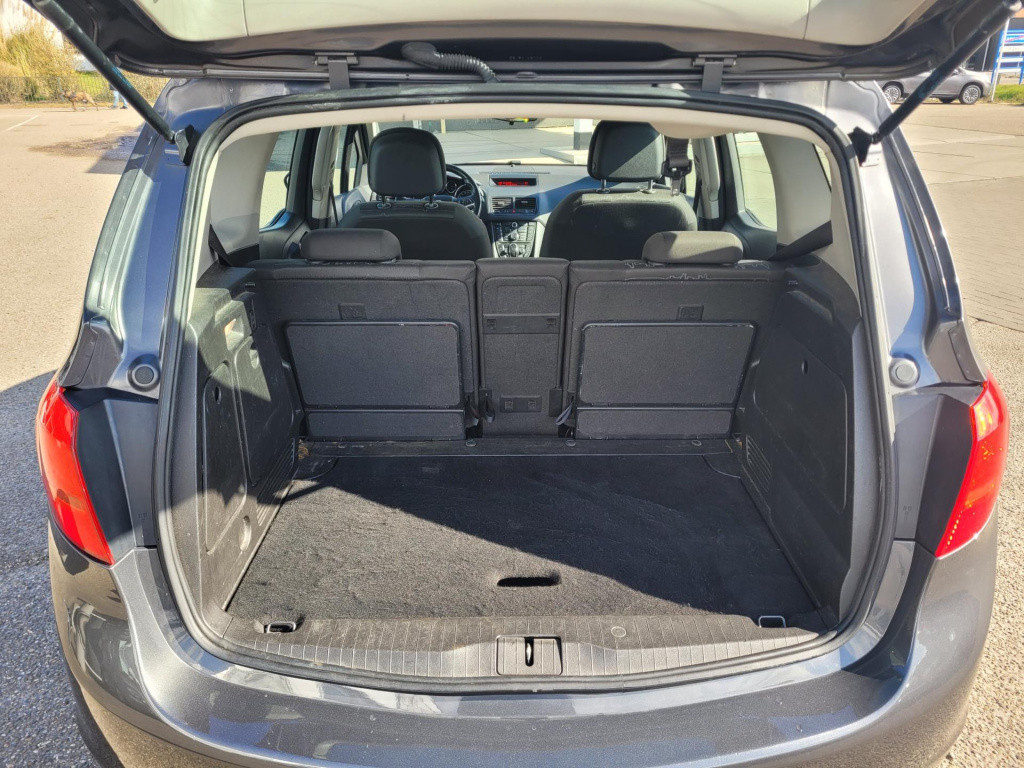 Opel Meriva 1.4 turbo cosmo 4250€ dit is de meeneemprijs/