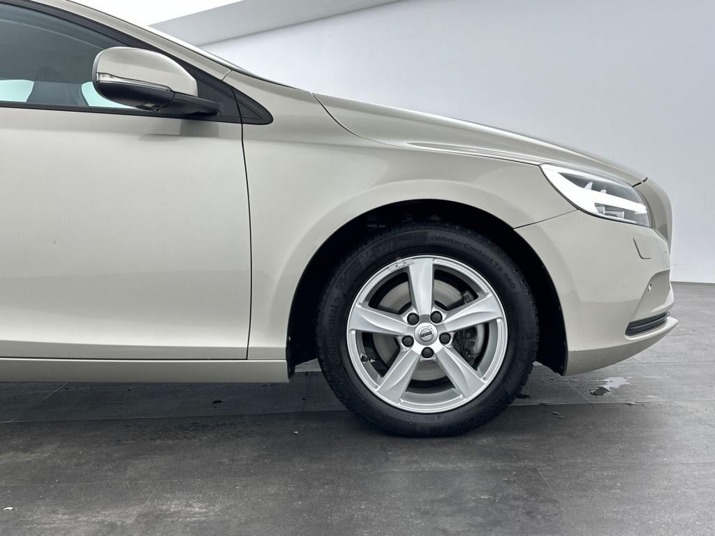 Volvo V40 2.0 t3 nordic+ | standkachel | stoelverwarming | cruise control |