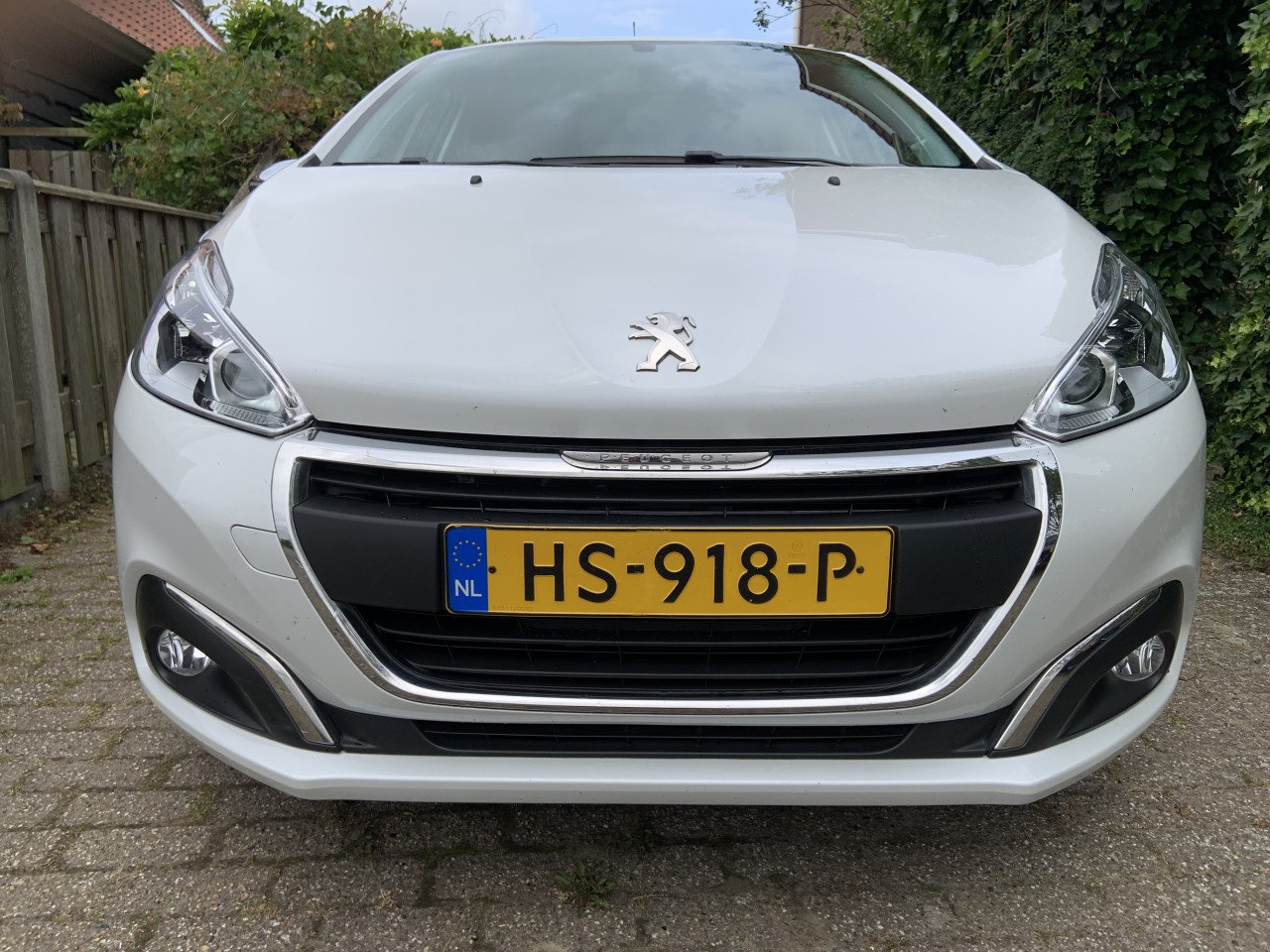 Peugeot 208  GERESERVEERD!!