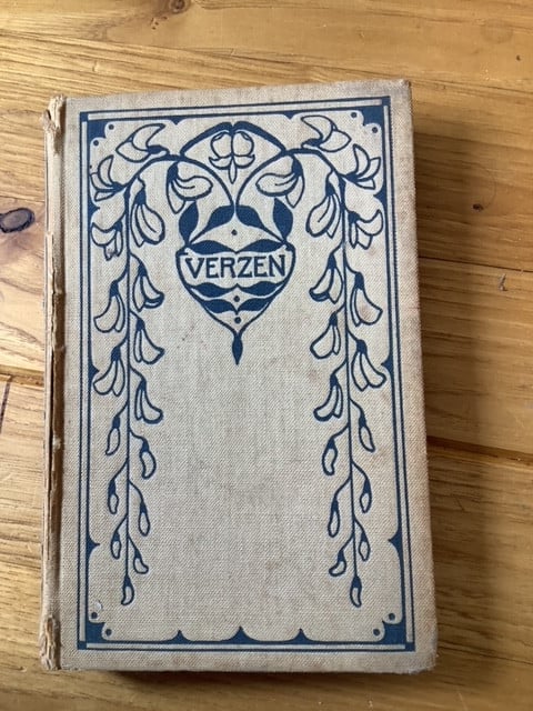 Te koop 2 boeken verzen en gezangen