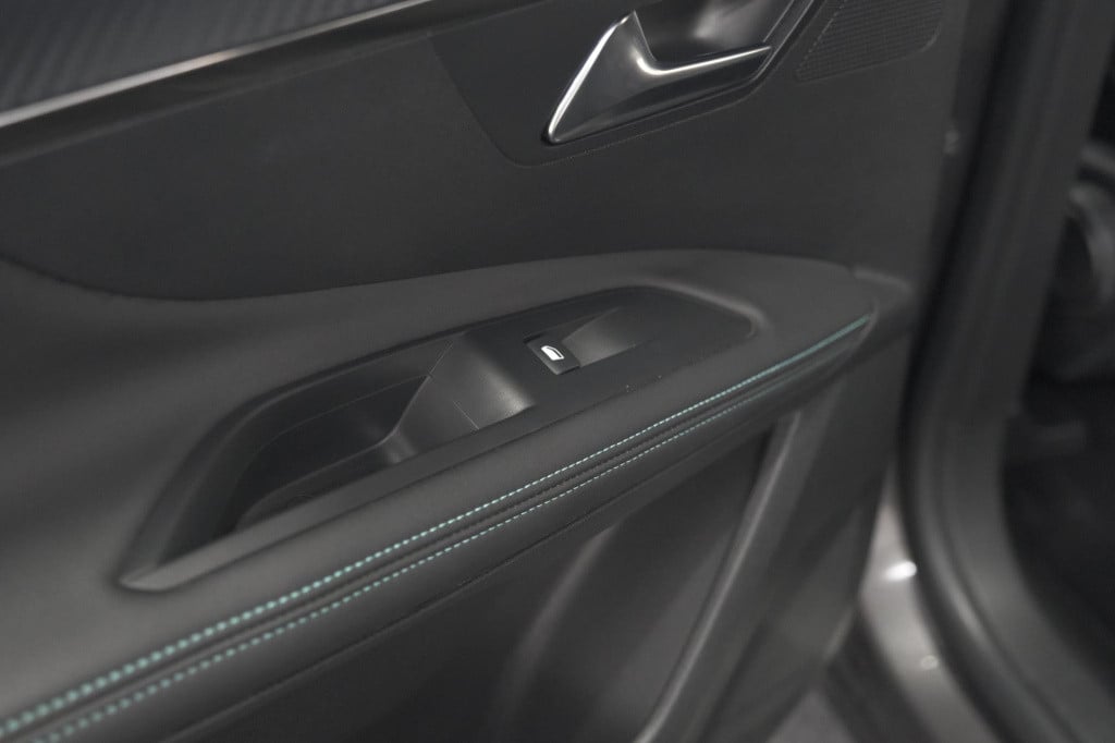 Peugeot 3008 1.6 hybrid 225 allure pack business | camera | navigatie | app