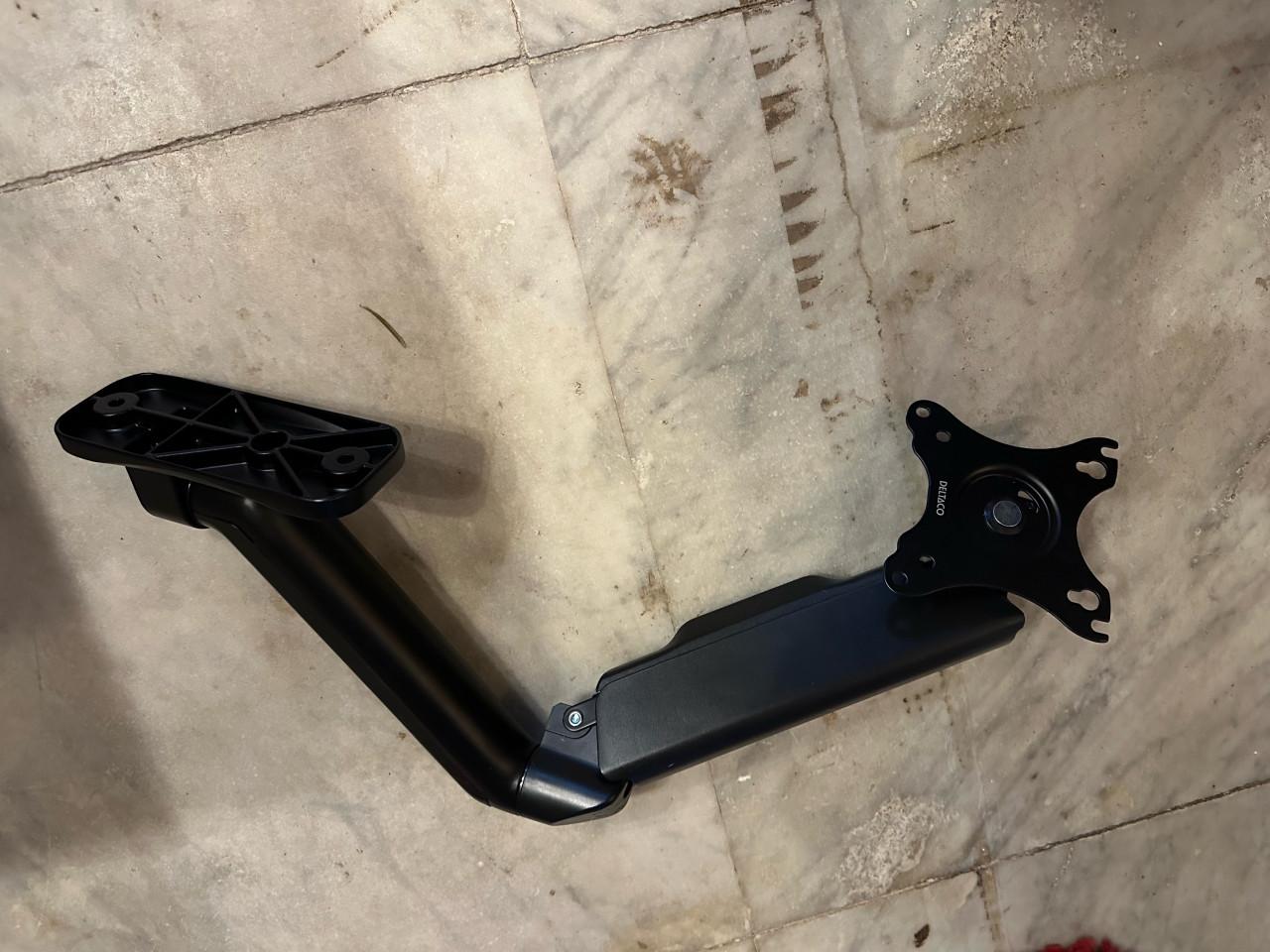 Newstar & deltaco arm voor display