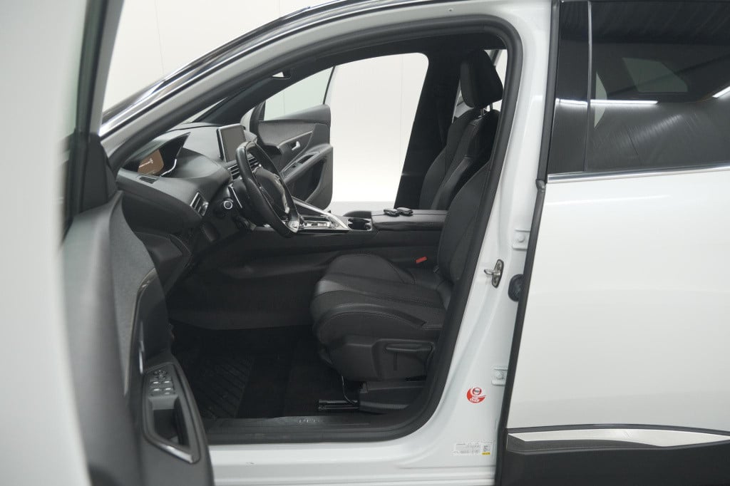 Peugeot 3008 puretech 130 gt-line | camera | dodehoekdetectie | navigatie |