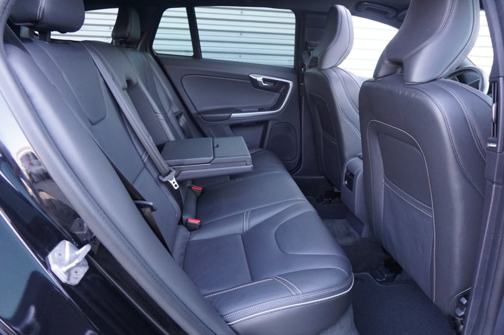 Volvo V60 2.0 d4 business sport - automaat - climate / navi / cruise / lane
