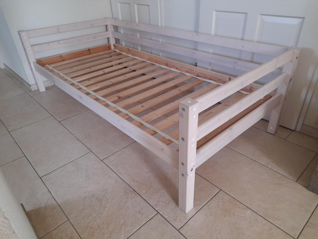 1 Persoons bed (in goede staat ) 90 x 200