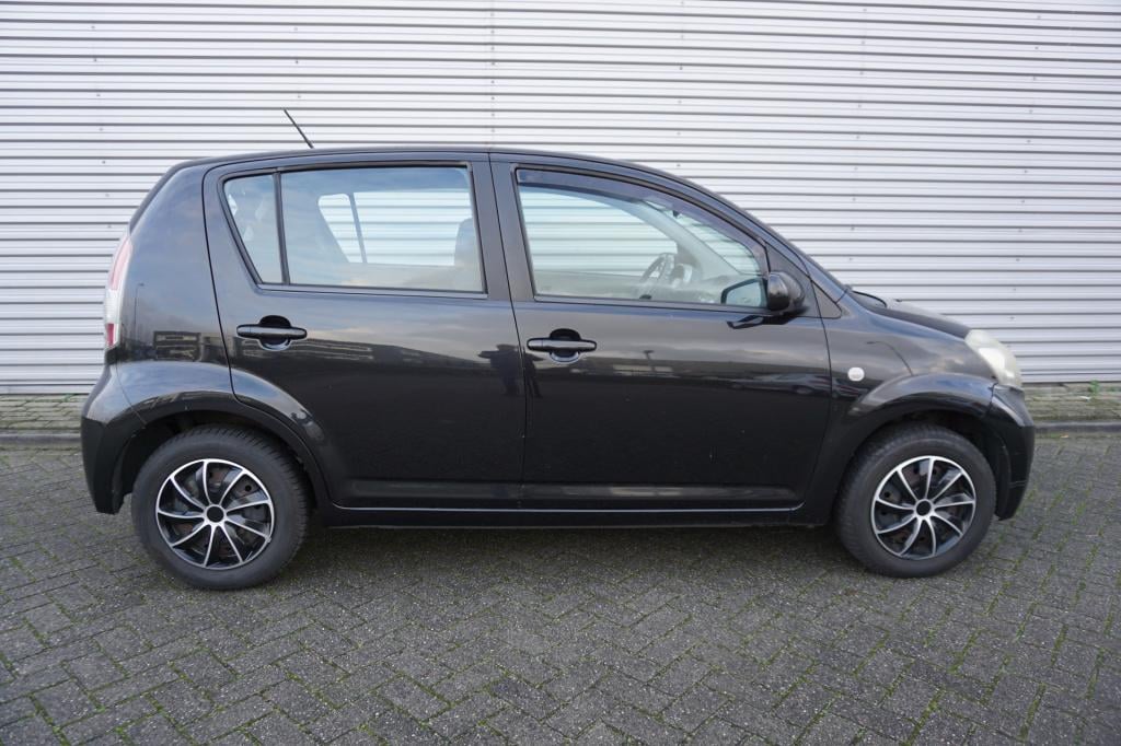 Daihatsu Sirion 2 1.3-16v prestige airco / elektr. ramen / nap