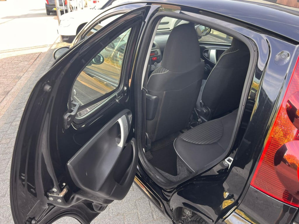 Peugeot 107 1.0 première
