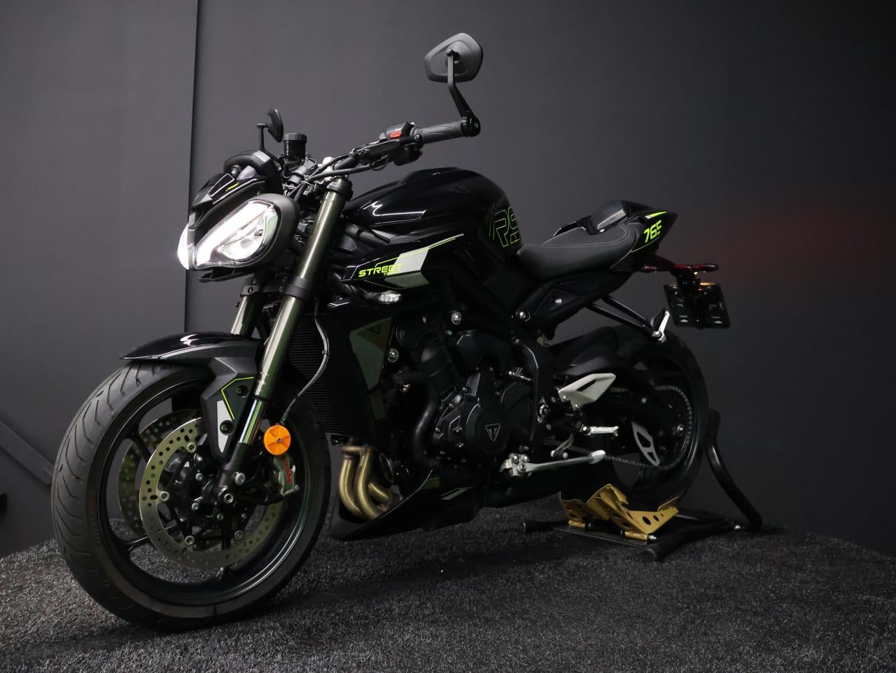 STREET TRIPLE RS | Phantom Black