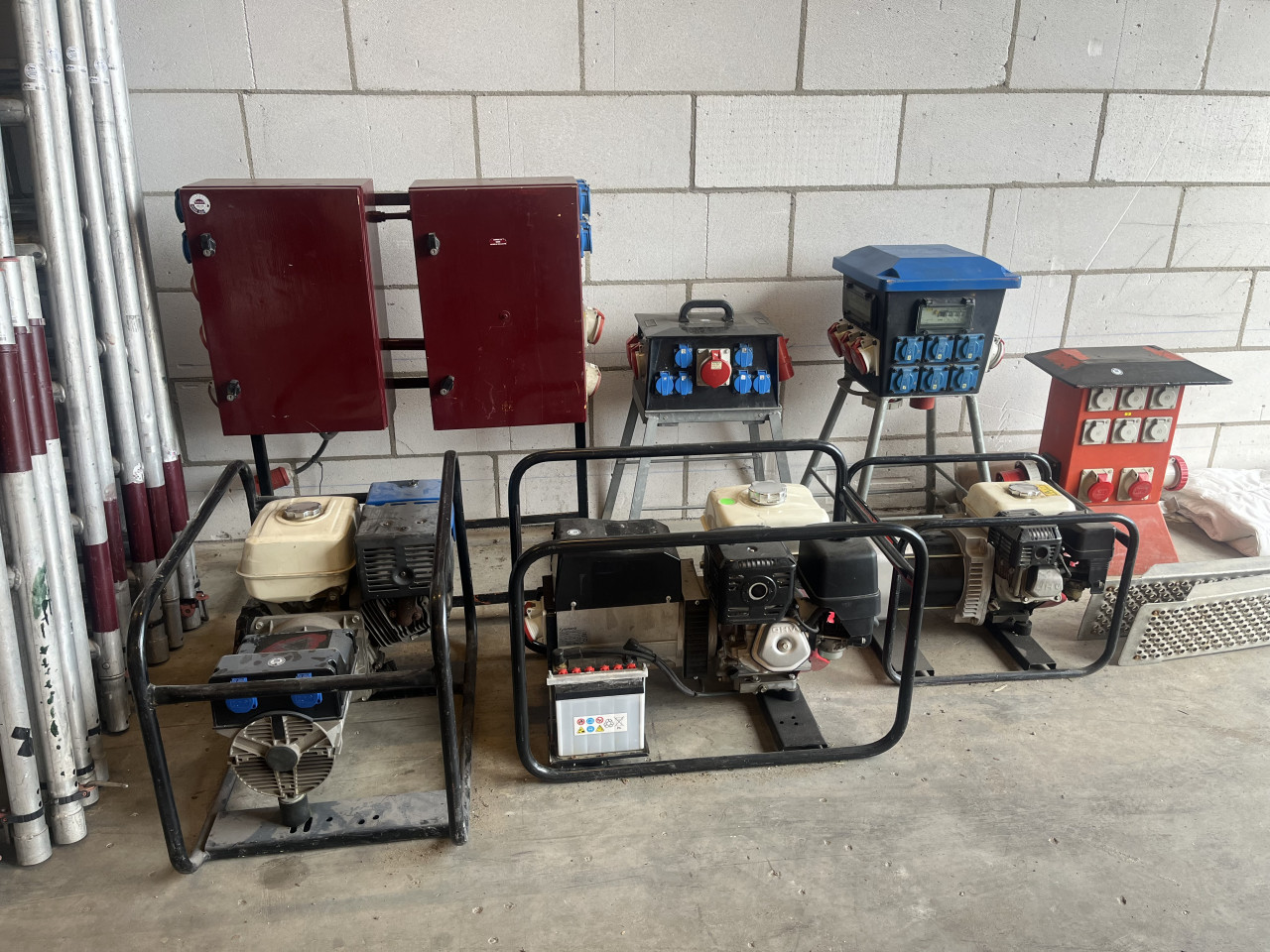 TE HUUR: Kachels, heaters, warmteblowers, bouwdrogers en aggregaten!