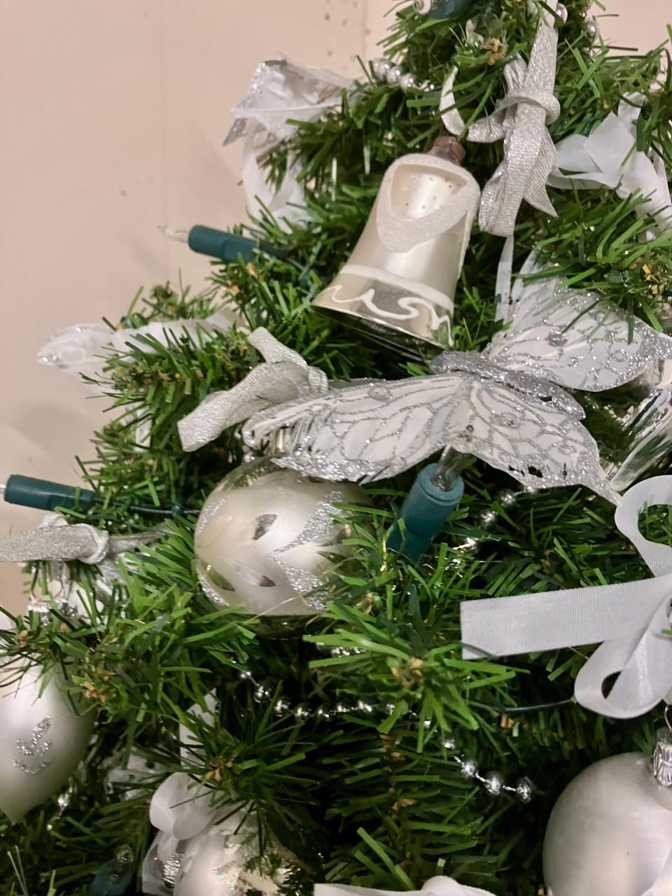 Kunstkerstboom, kant en klaar met lichtjesm