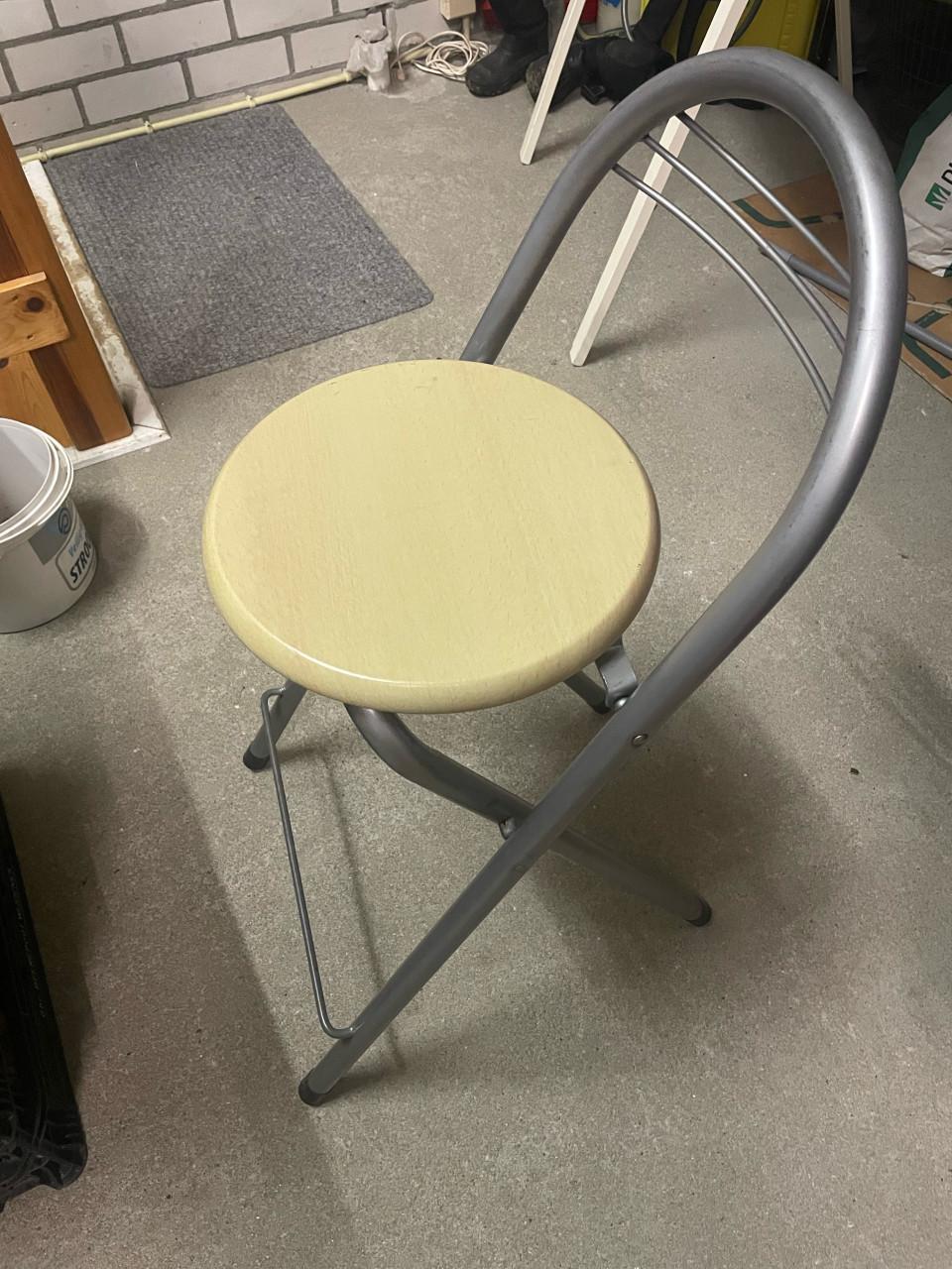 2 barkrukken / hoge stoel