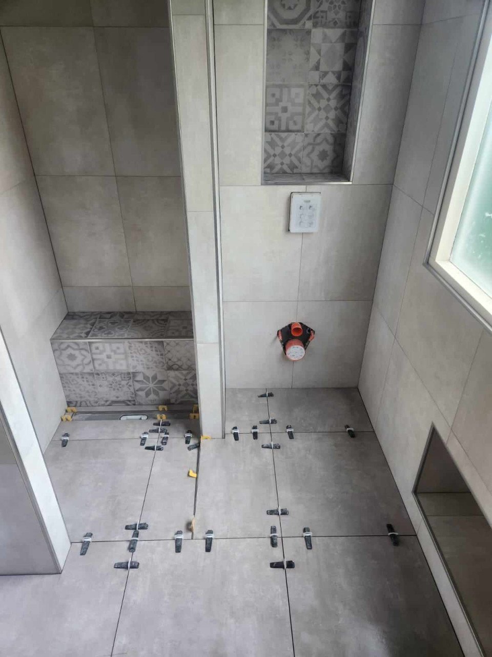 Tegelzetter nodig? Bel/app: 06 21937244 of Mail: jvbtegelzetter@gmail.com