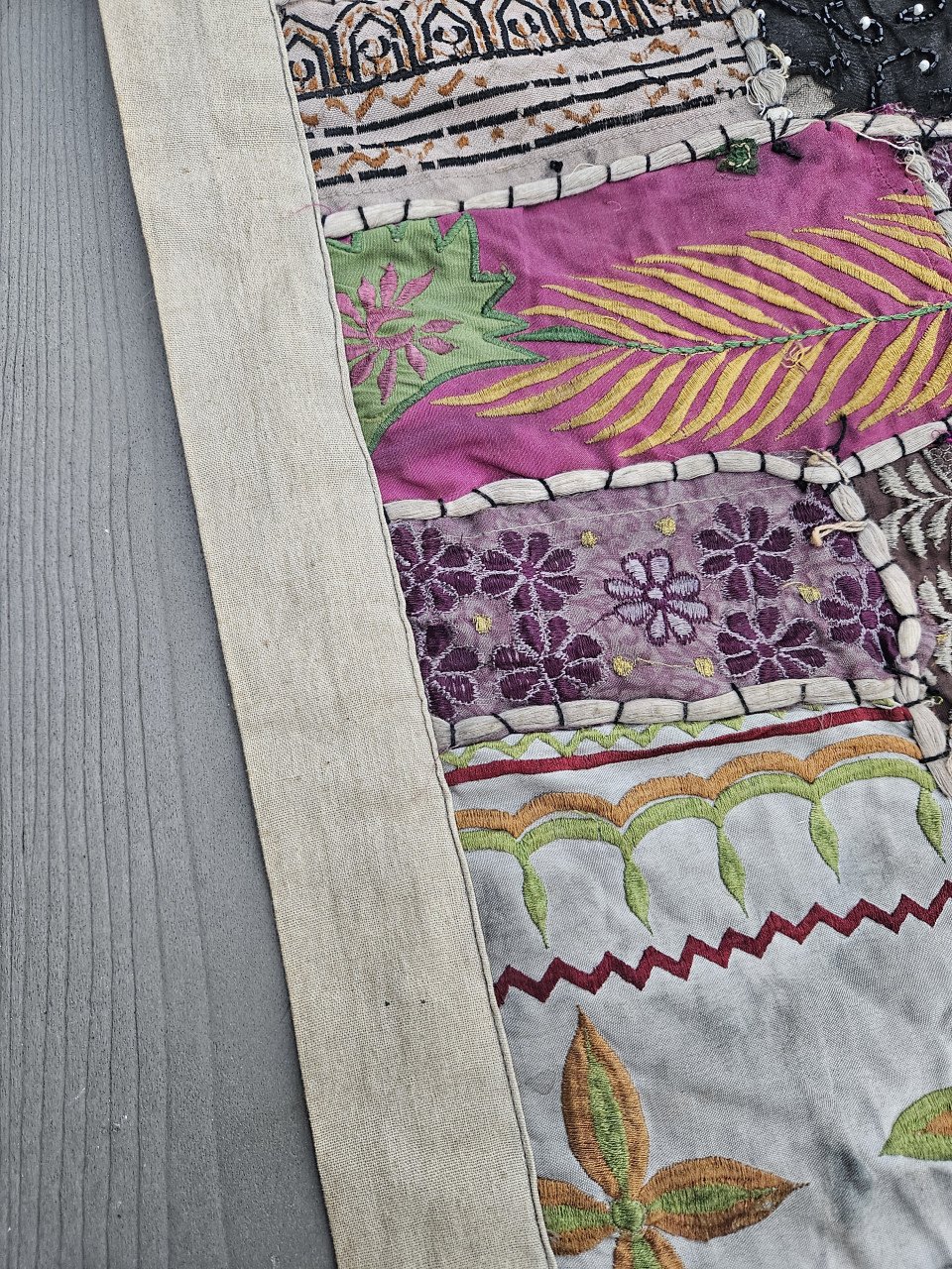Prachtige heel grote wandtapijt/ patchwork doek jaren 70 India, handgemaakt