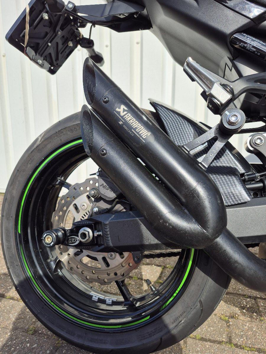 Kawasaki Z900 uit 2019, stoere naked bike met veel extra's