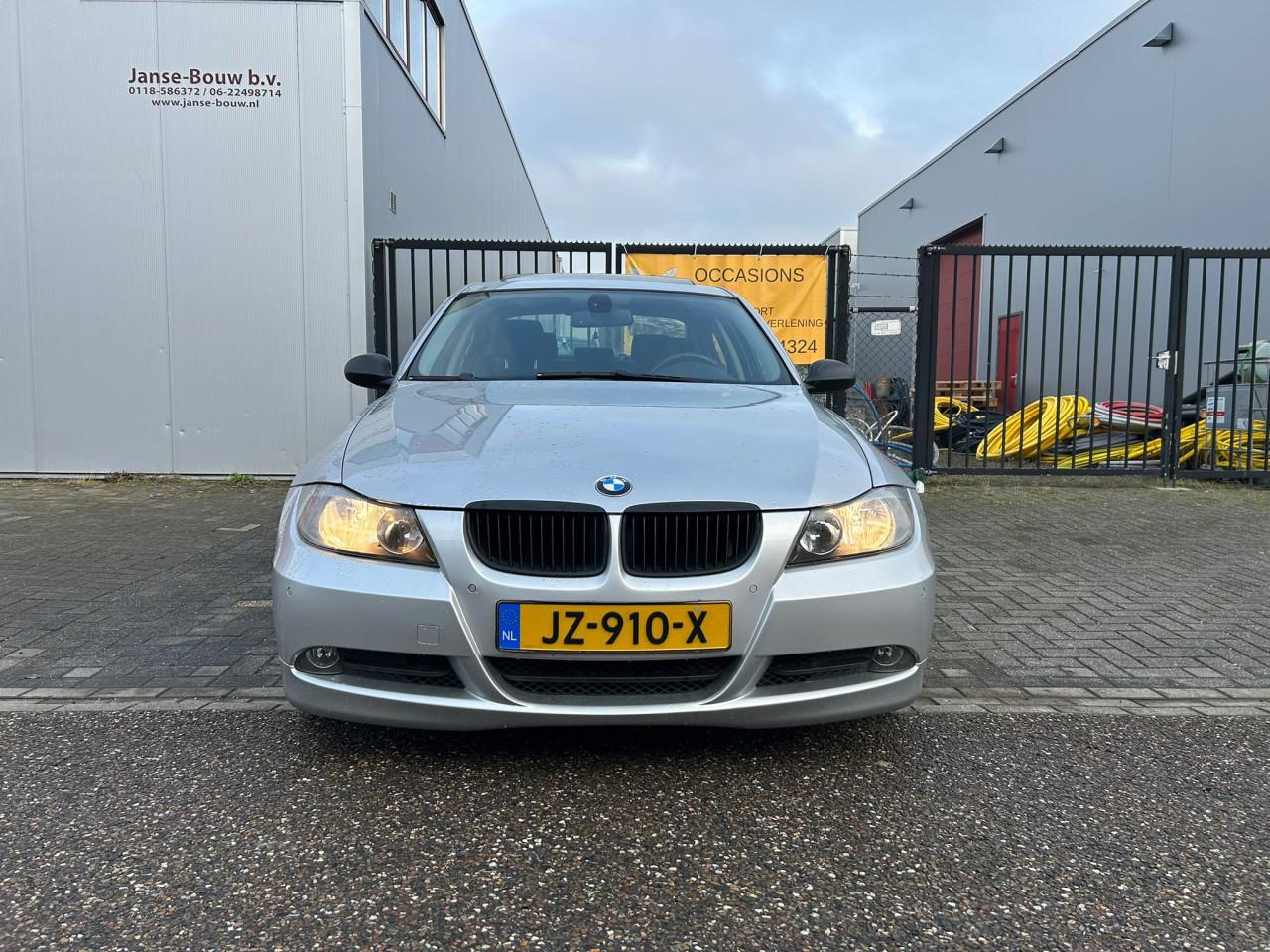 BMW 3-serie 320i Graphite LEES TEKST!! VOL IN DE OPTIE!!