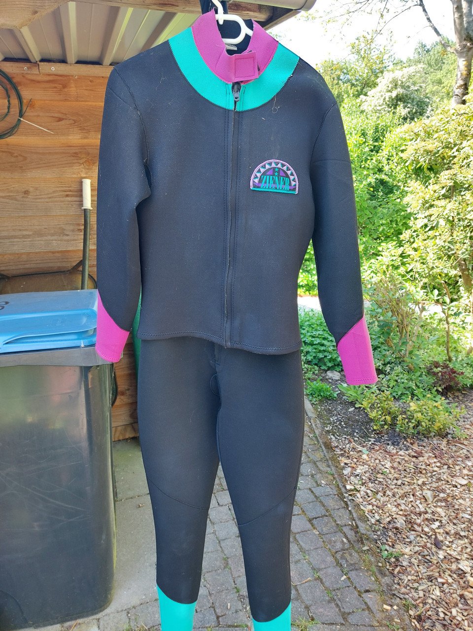 Te koop wetsuite (m54) + Surflaarsjes (m43/44)