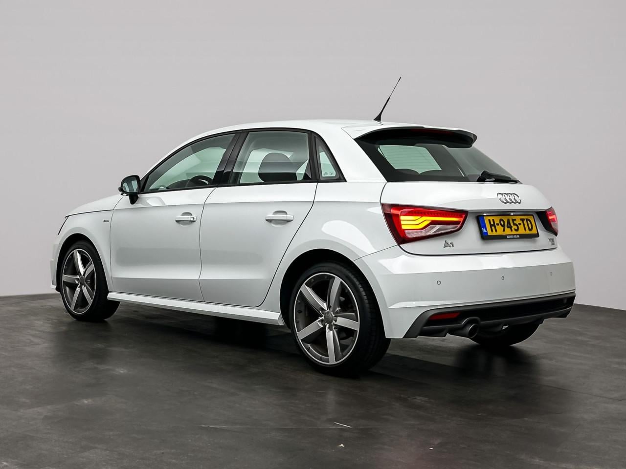 Audi A1 Sportback 1.0 TFSI | S-Line | Navi | Cruise Control