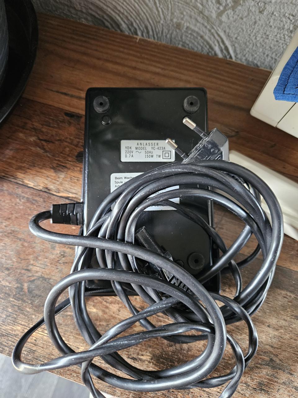 Toyota Naaimachine Model 590E - Compleet met Accessoires