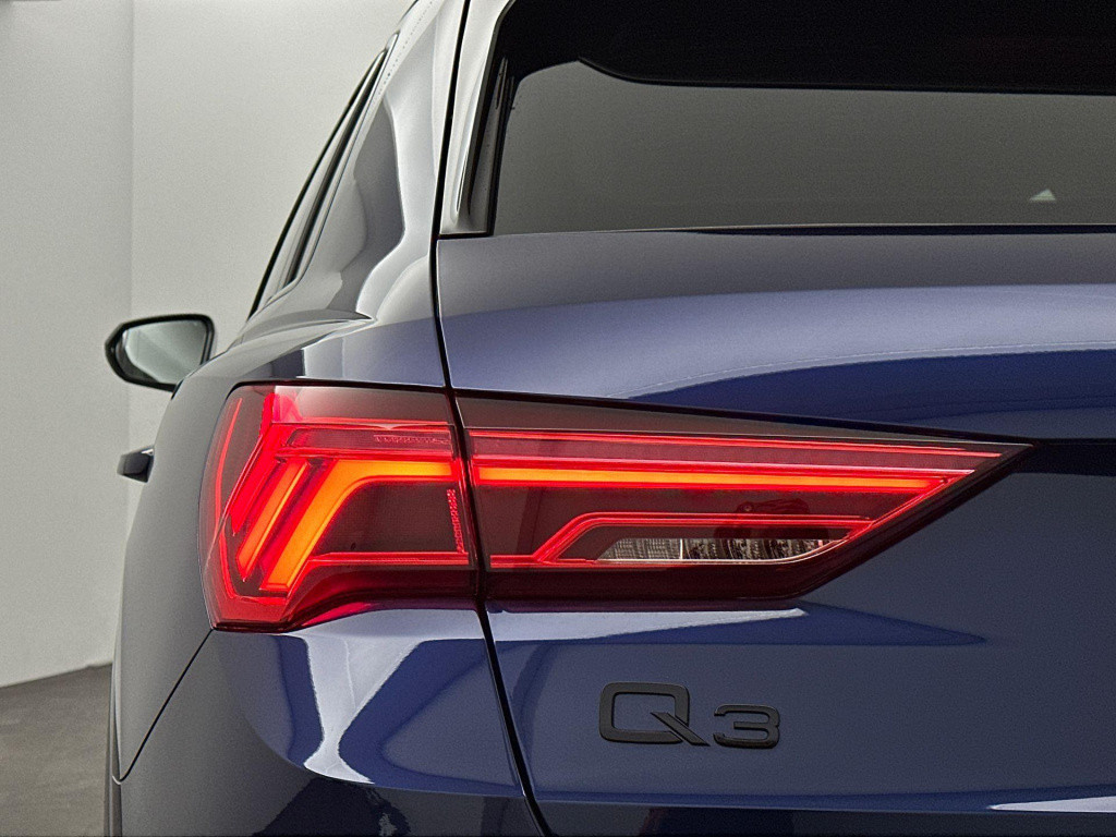 Audi Q3 s edition competition 35 tfsi 110 kw / 150 pk hatc
