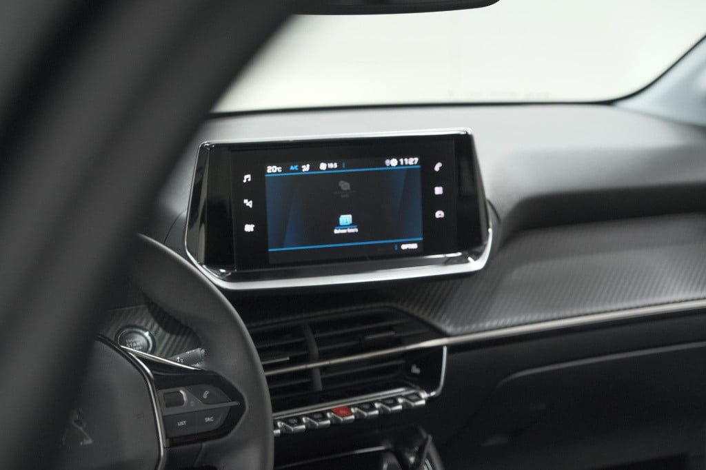 Peugeot 208 puretech 100 allure pack | camera | apple carplay | stoelverwar