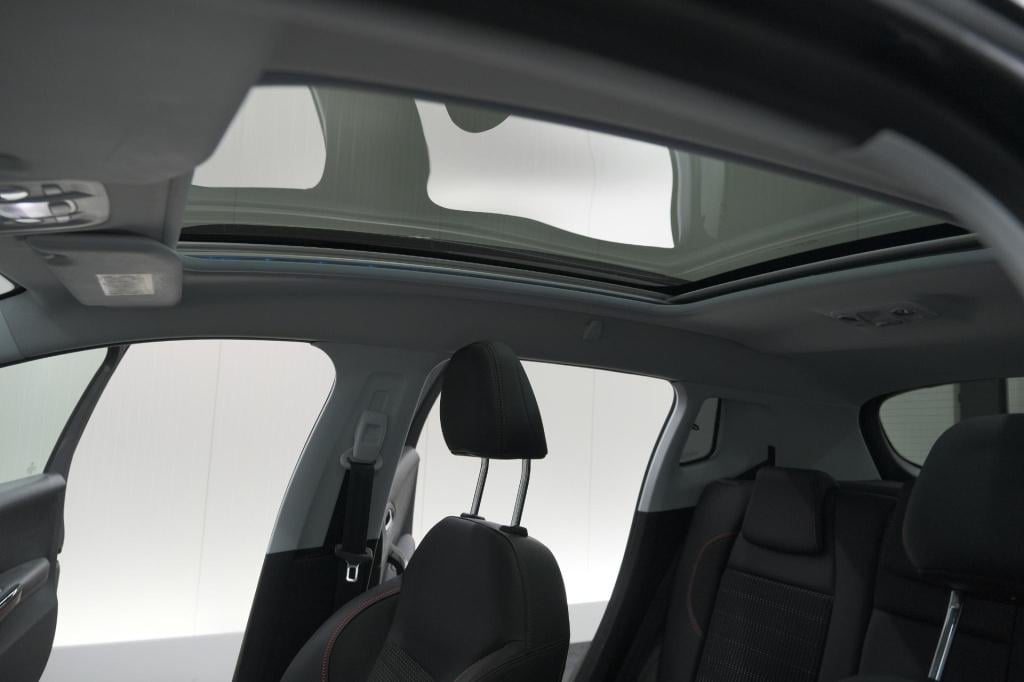 Peugeot 2008 puretech 110 eat6 gt-line | camera | panoramadak | navigatie |