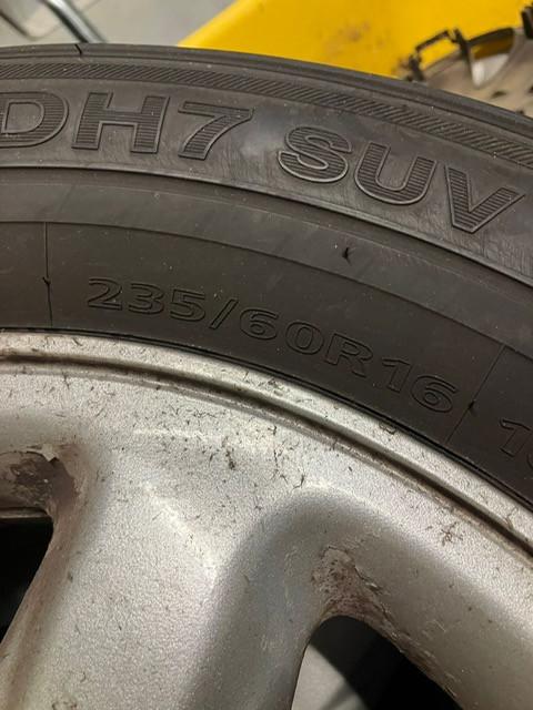 Banden met velg 235/60/R16 All Season