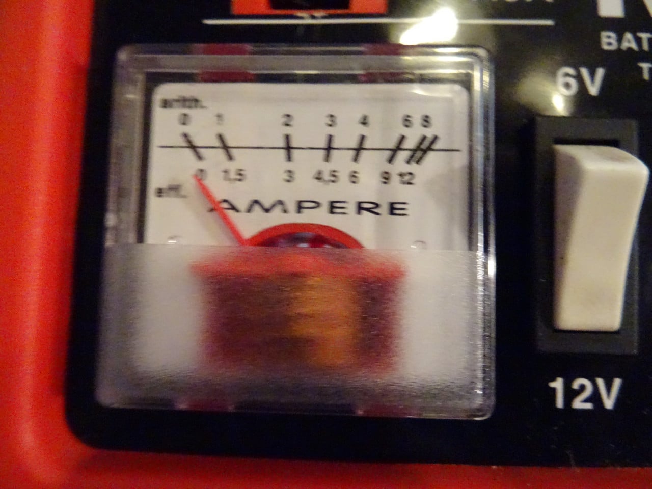 Nog bijna niet gebruikte battery charger 6 en 12 volt lader zie foto s