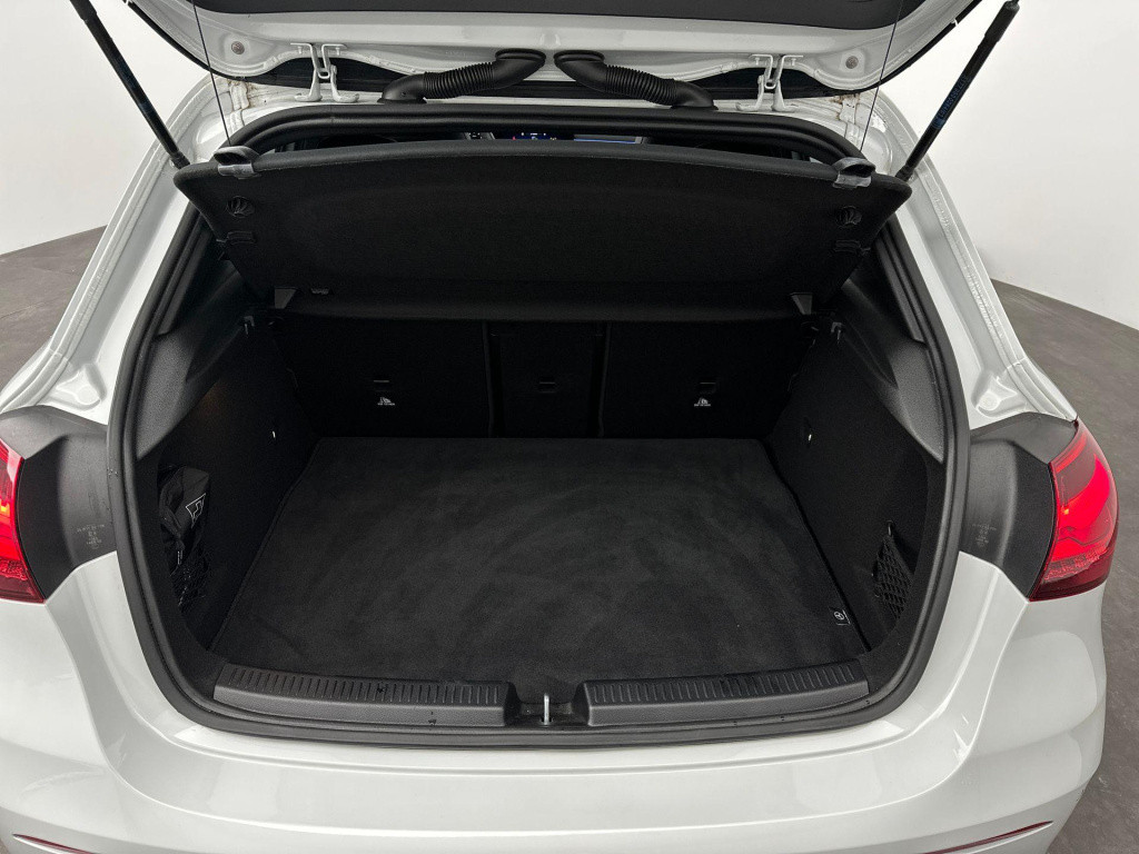 Mercedes-Benz A-Klasse 200 amg premium pano acc sfeer camera
