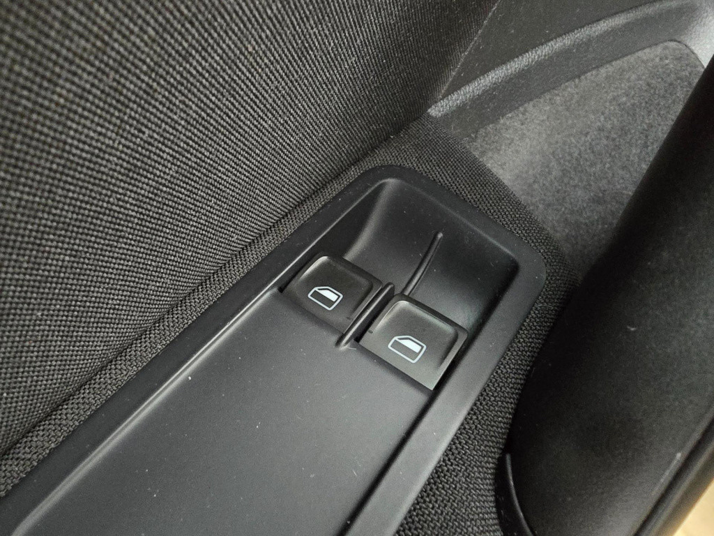 Volkswagen Golf occasion 1.2 tsi black edition met cruisecontrol en dikke v