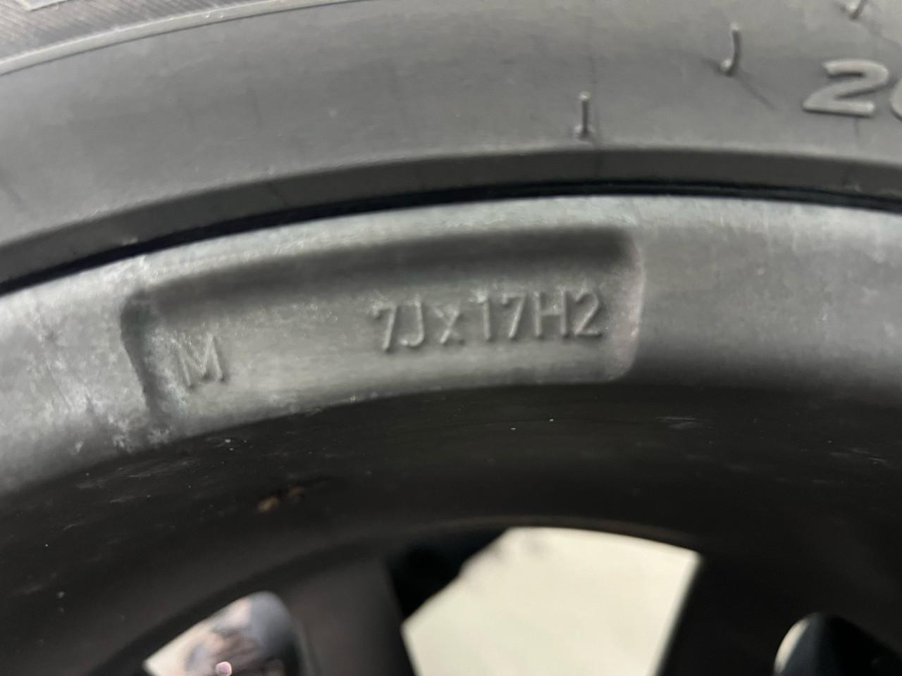 Te koop: set van 4 stuks 17 inch AEZ Tioga Titan velgen incl. banden