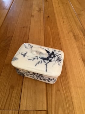 Te koop, kammen- en zeepbakje