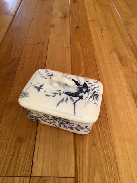 Te koop, kammen- en zeepbakje
