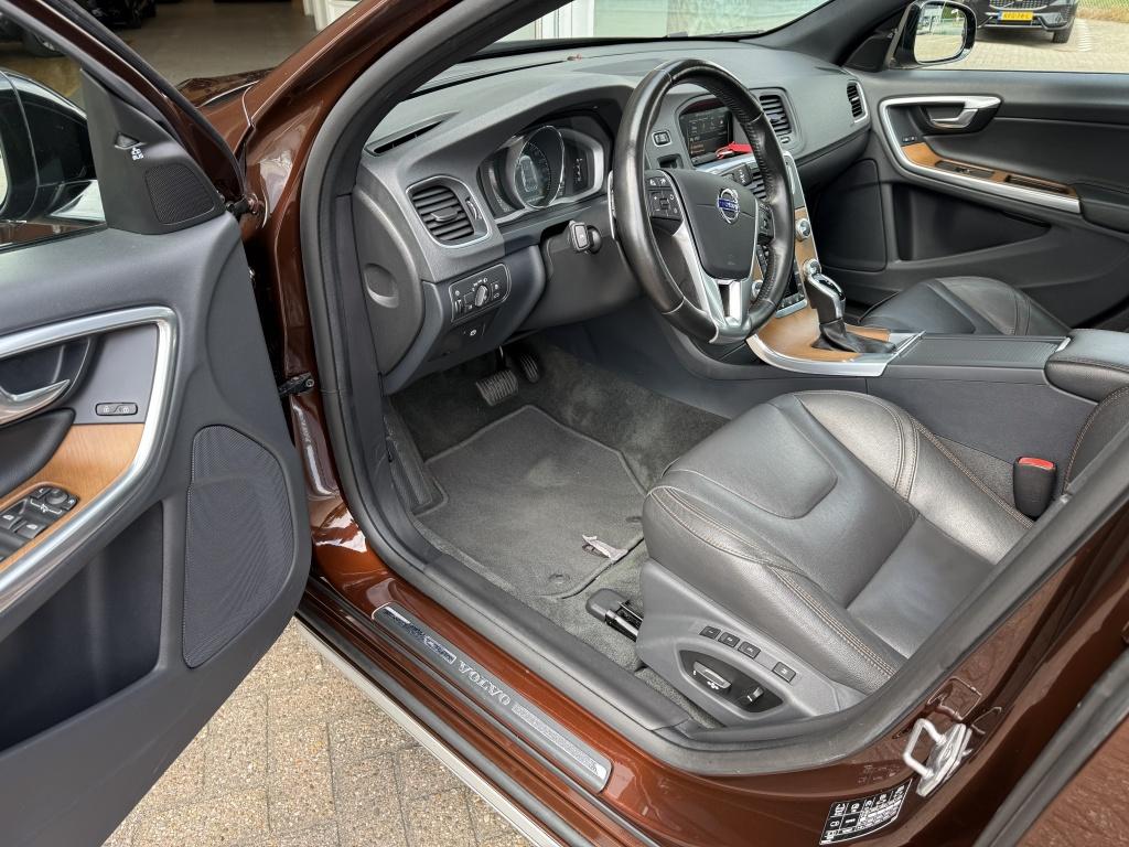 Volvo V60 cross country t5 245pk summum| opendak| trekhaak| adap.cruise| ca