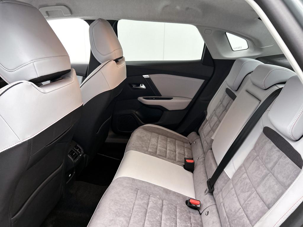 Citroen C4 X hybrid 145pk automaat max | trekhaak | all season banden |