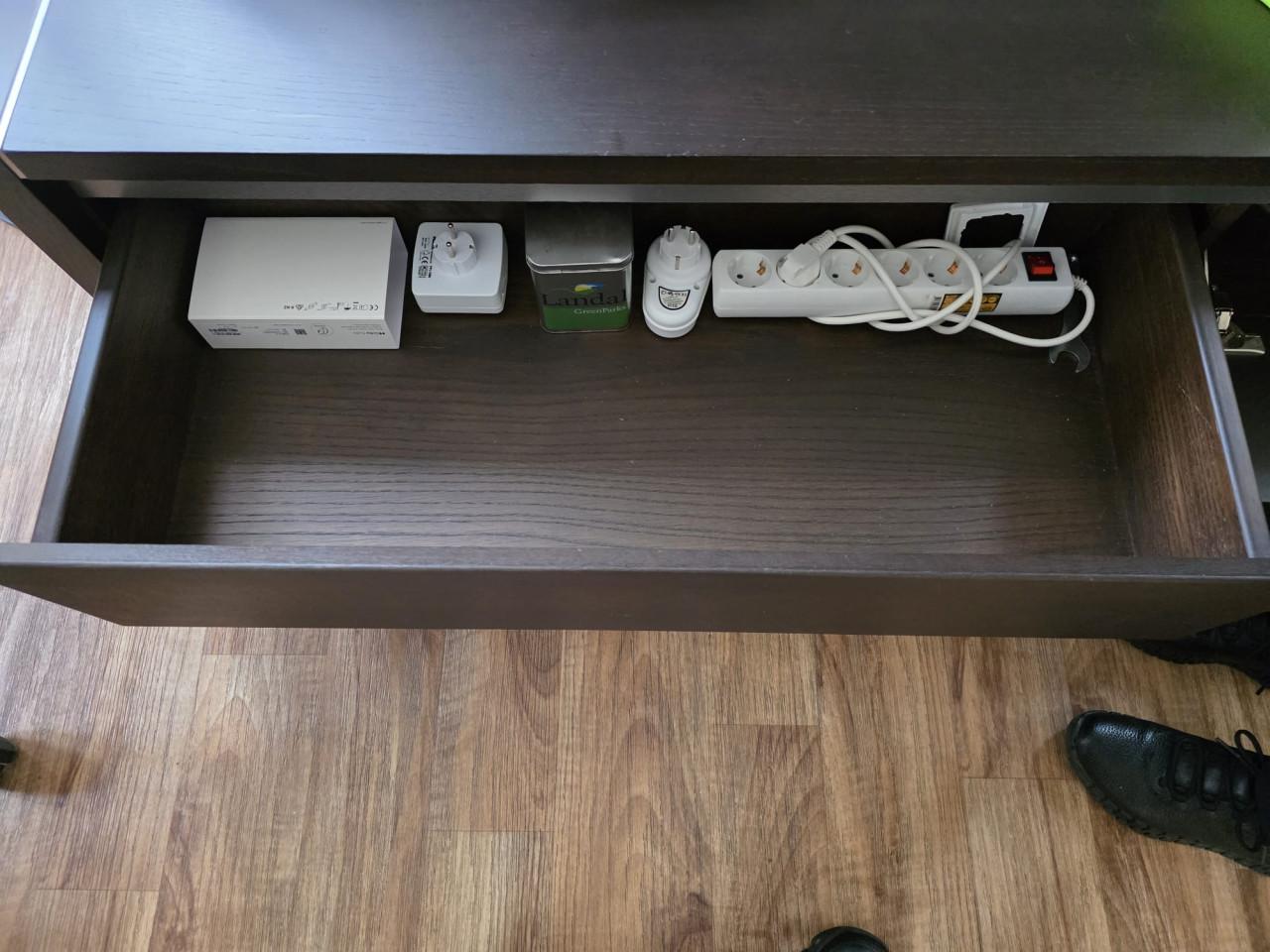 Tv-dressoir Lock, Mat gelakt wengé. L190 x D 55 x H 42 cm