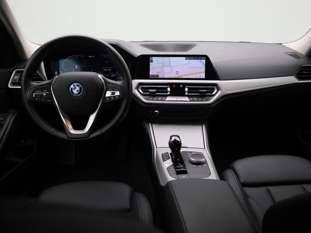 BMW 3-serie 320e high executive | automaat | navigatie | leder | elektrisch
