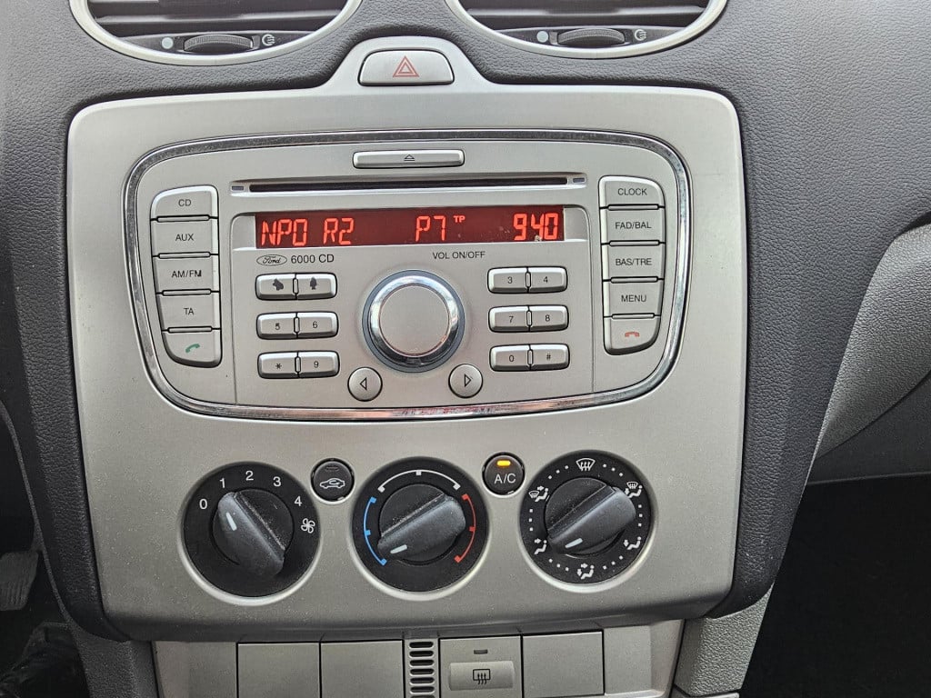 Ford Focus 1.6 trend airco,trekhaak. van eerste eigenaar!