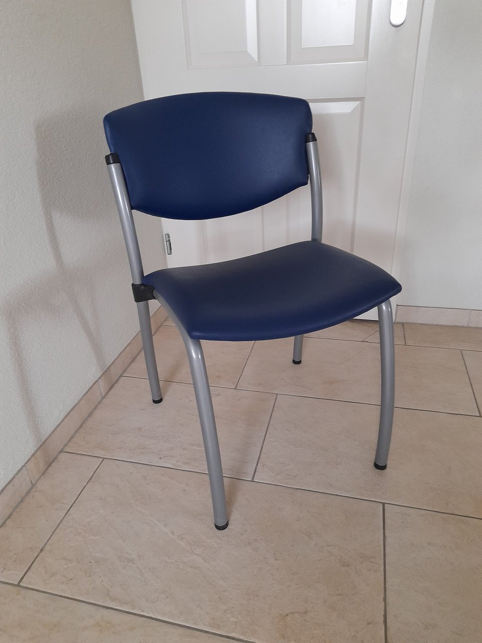 10 Stevige nette ( vergader ) stoelen (in goede nette staat )