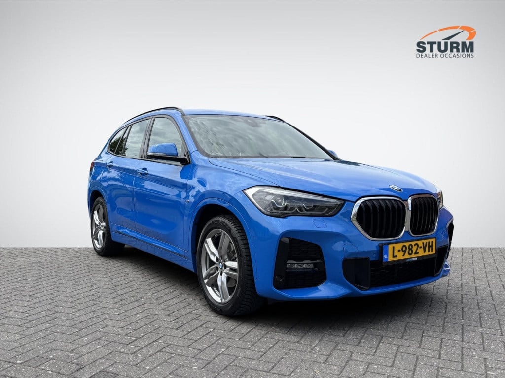 BMW X1 sdrive18i high executive m sport | trekhaak afneembaar | sportstoele