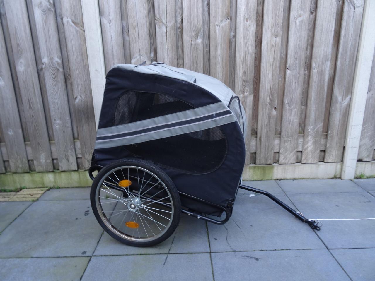 🐾 Compacte & veilige fietskar voor honden Hoogte: 66 cm Breedte: 55 cm