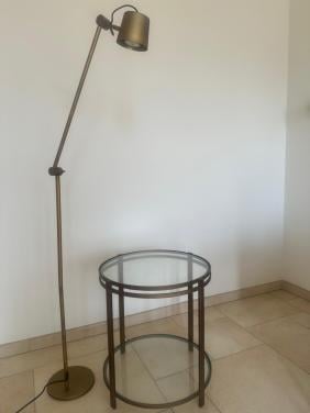 Bijzettafeltje met lamp