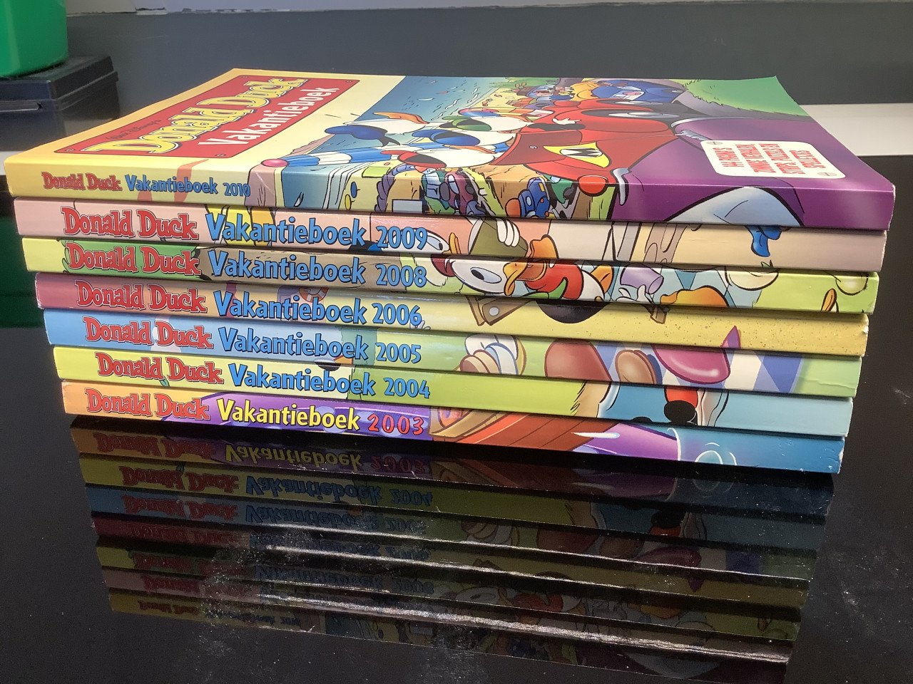Grote stapel Donald Duck vakantie- en winterboeken.  Alleen af te halen.