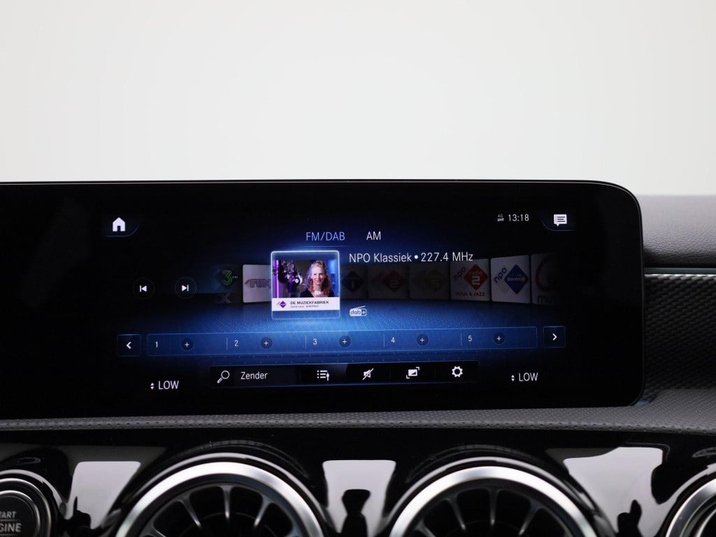 Mercedes-Benz A-Klasse 200 business solution luxury | automaat | panoramada