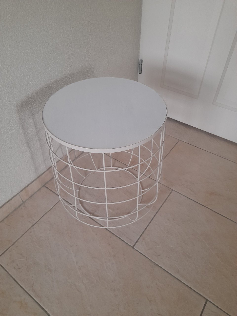 Leuk bijzet tafeltje (in goede nette staat )46H x 40doorsnede