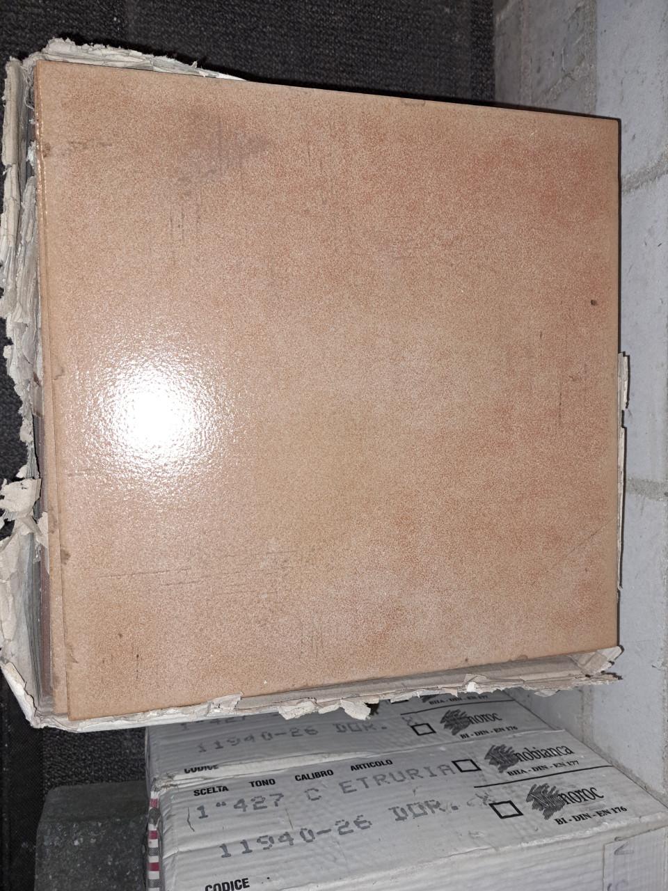 15 m2 splinternieuwe RICCHETTI vloertegels aangeboden!