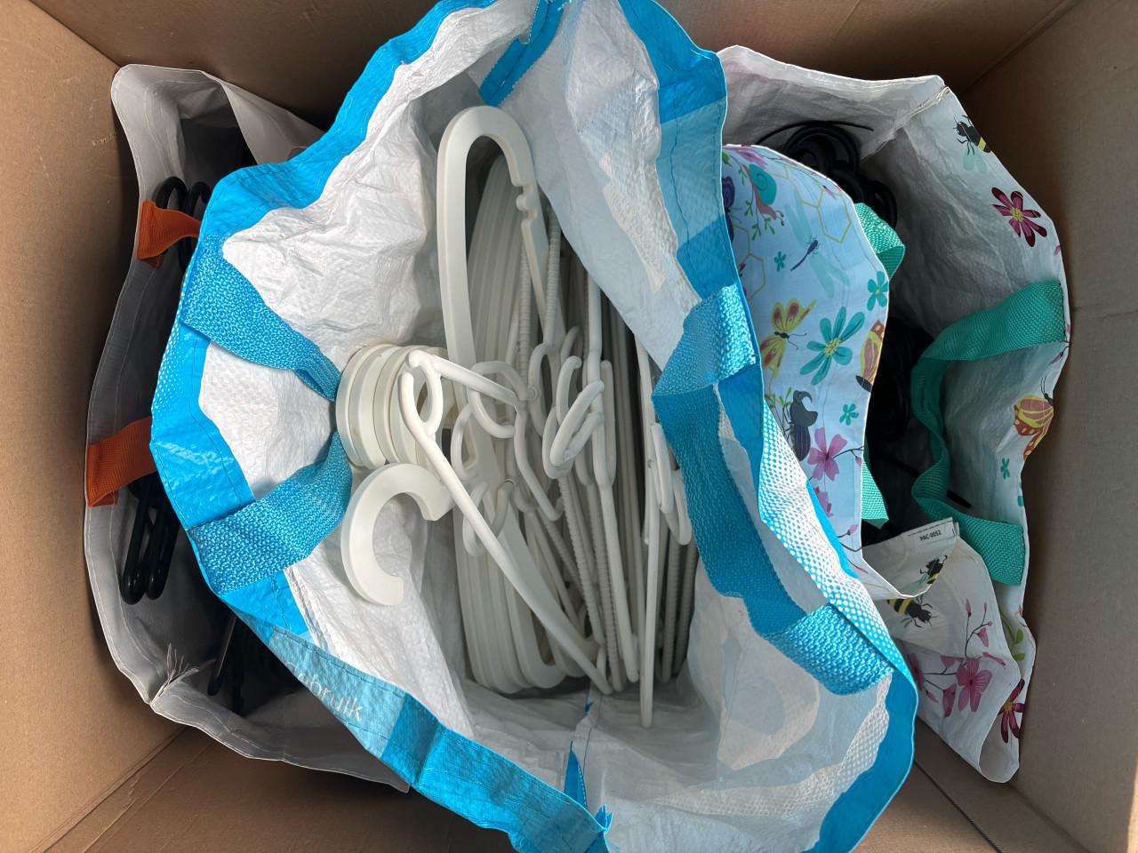 Kleerhangers 100+ stuks