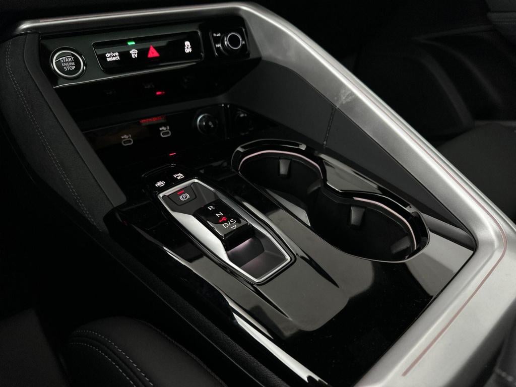 Audi Q5 s edition competition e-hybrid 270 kw / 367 pk suv
