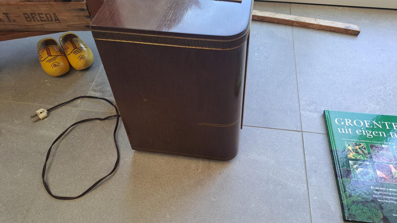 Vintage radio Graets comedia 4r/216